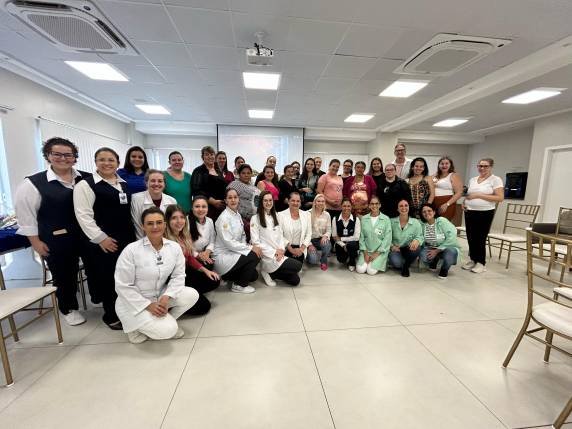 O encontro foi promovido pela equipe multiprofissional do Ambulatório e pela equipe das Práticas Integrativas do Programa Voluntariado do Hospital.