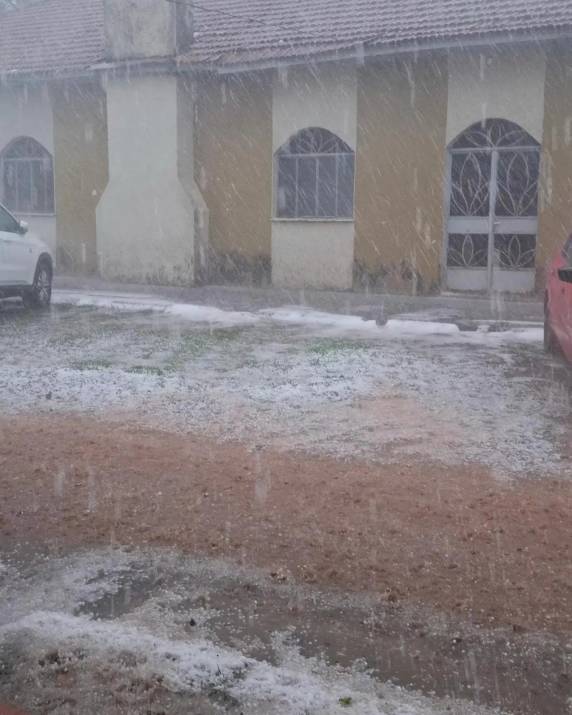 Granizo cobre ruas de Vacaria e danifica mais de 100 casas - foto 5