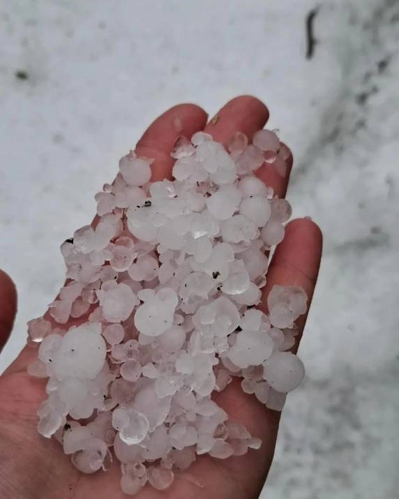 Granizo cobre ruas de Vacaria e danifica mais de 100 casas - foto 3