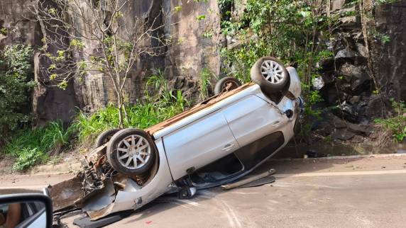 Veículo capota na RSC-472 em Três Passos - foto 2