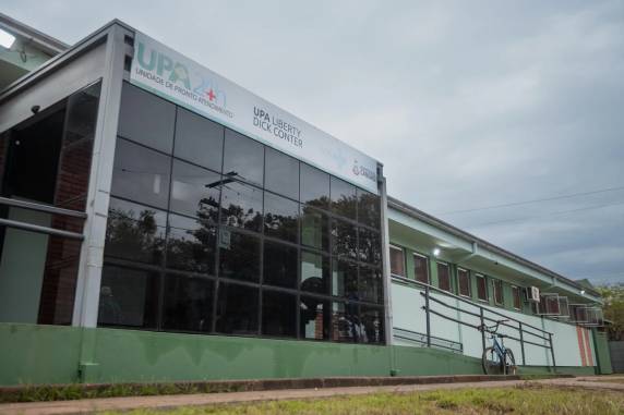 Lívia Goulart Belmiro morreu aos 16 anos em decorrência de uma infecção generalizada após quadro agudo de apendicite, que não teria sido diagnosticado