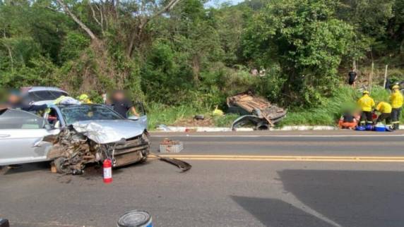 Nove pessoas ficam feridas em acidente entre dois carros no Oeste de SC - foto 2