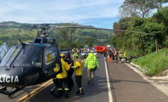 Nove pessoas ficam feridas em acidente entre dois carros no Oeste de SC - foto 4