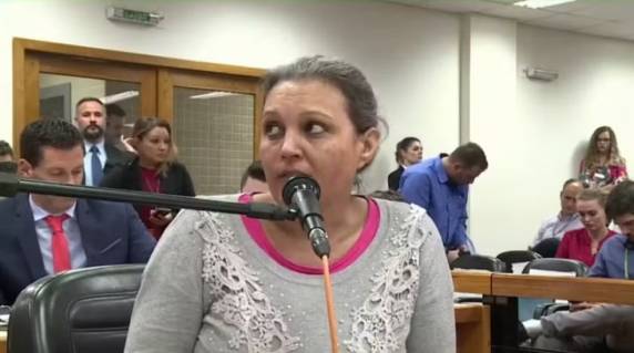 Amiga da madrasta de Bernardo Uglione Boldrini, Edelvânia Wirganovicz foi condenada a 22 anos e 10 meses de prisão pelo homicídio qualificado e ocultação de cadáver ocorridos em 2014, em Três Passos. Foi ela que apontou o local onde a criança estava enterrada.