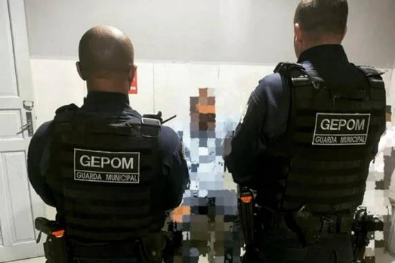 Homem atua na Universidade Federal de Pelotas (UFPel). Ele permanecerá afastado da instituição e vai responder em liberdade