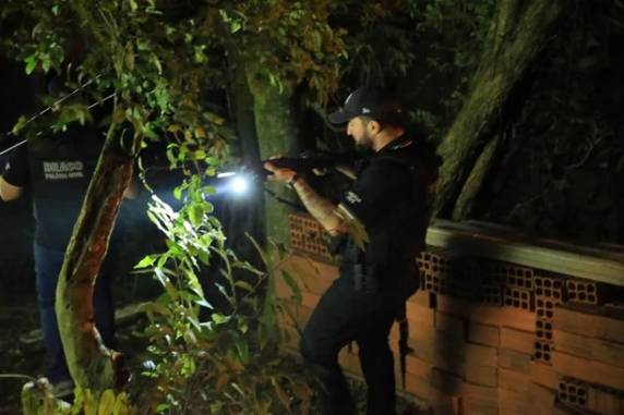 Polícia prende 13 pessoas em operação contra grupo criminoso investigado por telentrega de drogas - foto 5