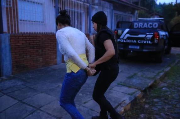 Polícia prende 13 pessoas em operação contra grupo criminoso investigado por telentrega de drogas - foto 3