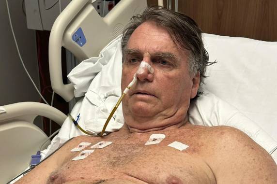 Conforme o Hospital DF Star, o ex-presidente segue realizando fisioterapia motora e são mantidas as medidas de prevenção contra trombose venosa. Ainda não há previsão de alta