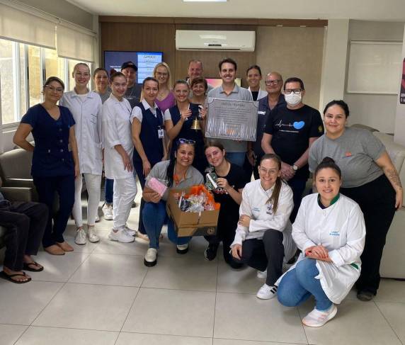 Doado pela Metalúrgica Aurélio, o ''Sino da Gratidão'' será instalado no setor, e será badalado a cada finalização da etapa do tratamento dos pacientes oncológicos.