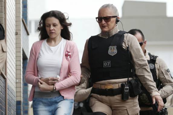 Graciele Ugulini foi condenada por homicídio quadruplamente qualificado e ocultação de cadáver. Segundo o juiz, ela cumpriu os requisitos para progressão