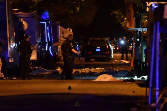 Ataque aconteceu durante um festival de rua em Vancouver, no oeste do país. Suspeito, um homem de 30 anos, foi preso