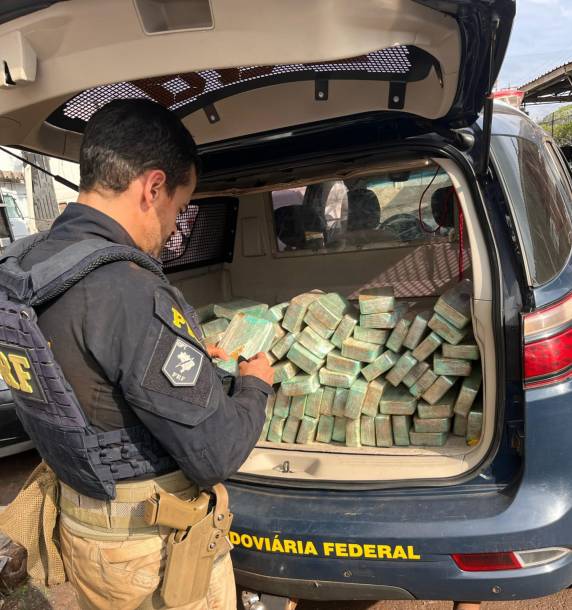 Droga era transportada em um veículo paraguaio.