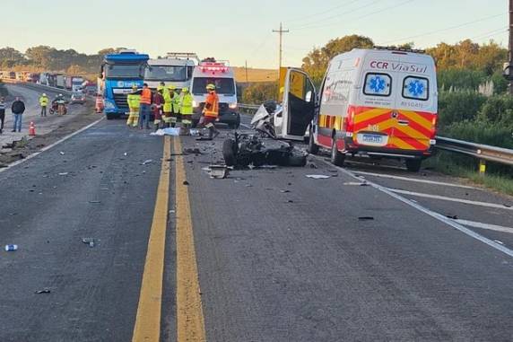 Acidente com carro e caminhão deixa quatro mortos na BR-386 - foto 3
