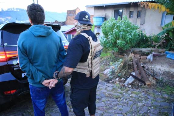 Polícia prende quatro suspeitos de envolvimento com tráfico de drogas sintéticas e golpe dos nudes - foto 2