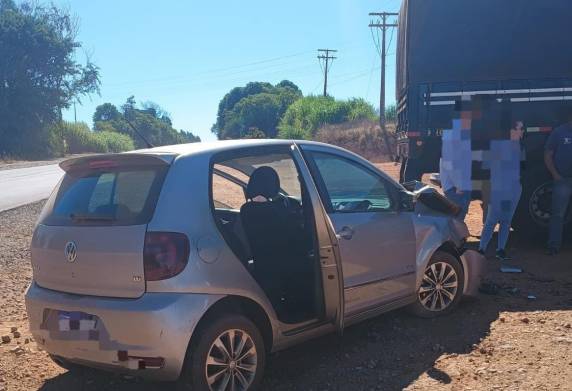 Colisão entre carro e carreta deixa mulher ferida na RS-342 em Três de Maio - foto 3