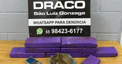 Em diligências realizadas durante as investigações, os polícias já haviam localizado porções de drogas e uma balança no local.
