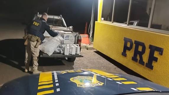 O indivíduo, 61 anos, transportava os defensivos agrícolas em uma Fiat/Strada na BR-287, quando foi preso pela PRF