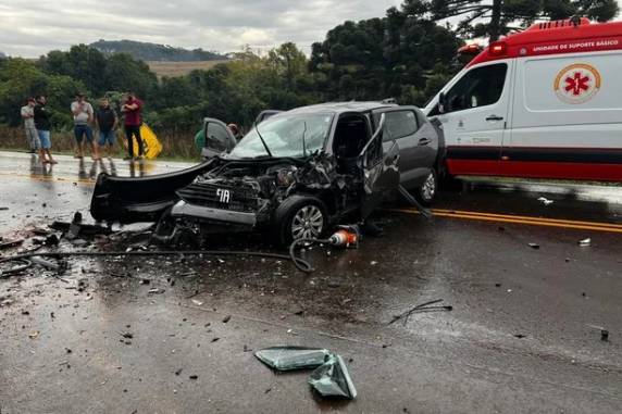 Acidente envolvendo três veículos causa bloqueio na RS-135 em Sertão - foto 3