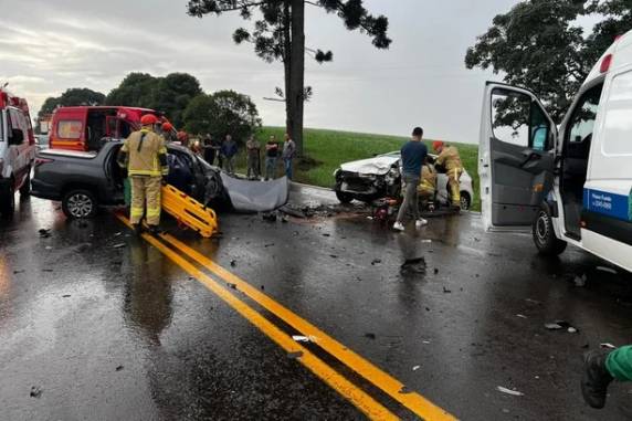 Acidente envolvendo três veículos causa bloqueio na RS-135 em Sertão - foto 2