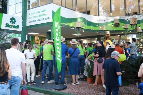 Sicredi comemora 79 anos com atividades na Expofeira - foto 8