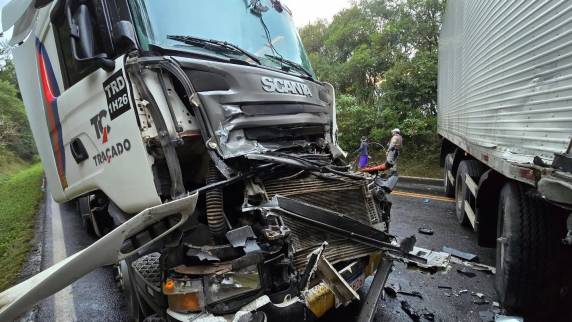 Acidente grave na ERS-135 deixa um morto e dois feridos em Passo Fundo - foto 5
