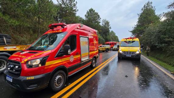 Acidente grave na ERS-135 deixa um morto e dois feridos em Passo Fundo - foto 7