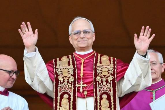 Decisão foi anunciada nesta quinta-feira após a terceira votação do dia e a quarta do conclave realizado no Vaticano