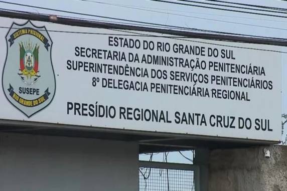 A investigação identificou quatro vítimas, todas adolescentes. Os abusos teriam ocorrido entre 2011 e 2021 e as denúncias partiram de familiares