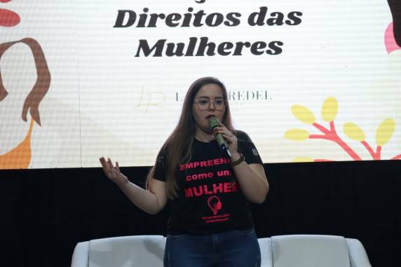 Mulheres se reúnem para discutir evolução dos direitos femininos em Três de Maio - foto 9