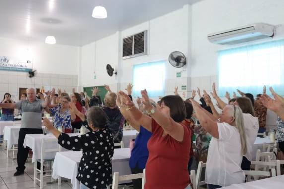 Melhor idade em destaque reúne emoção e homenagens no mês das mães - foto 4