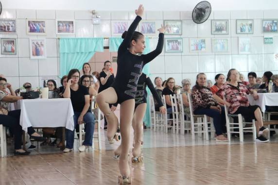 Melhor idade em destaque reúne emoção e homenagens no mês das mães - foto 3