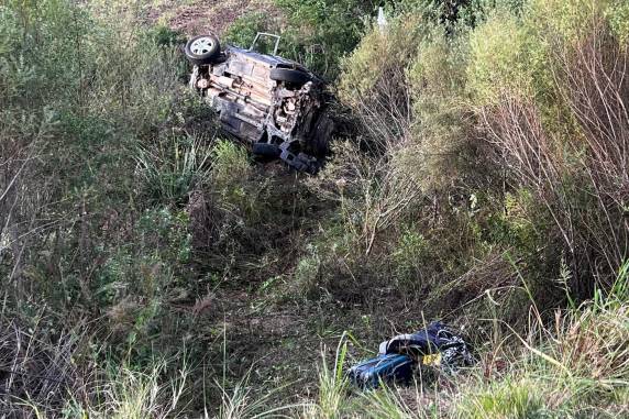Ocupante de veículo foi identidicado como Maurício Moraes, psicólogo de 42 anos. Um menino e uma adolescente também morreram após capotamento