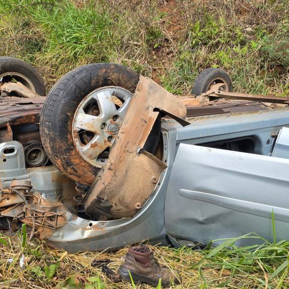 Capotamento registrado na ERS-324 entre Passo Fundo e Pontão - foto 3
