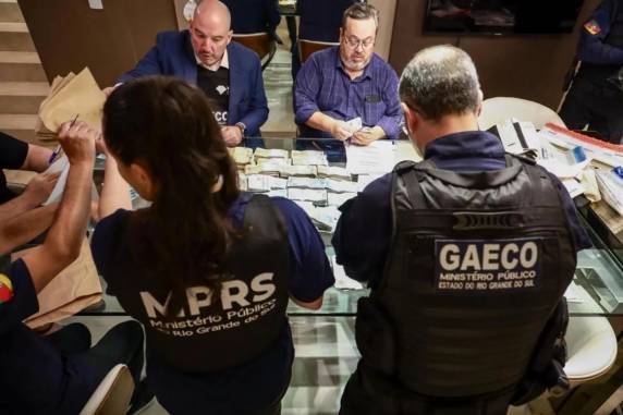 MP apreende quase R$ 5 milhões em dinheiro na casa e no escritório de Maurício Dal Agnol - foto 2