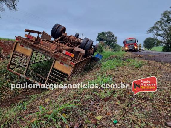 O motorista e único ocupante do veículo foi socorrido para o Hospital São Vicente de Paulo