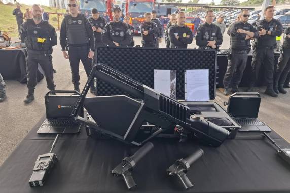 Equipamentos foram apresentados nesta sexta-feira junto dos mais de 250 veículos e uma aeronave recém-adquiridos pelo governo do Rio Grande do Sul
