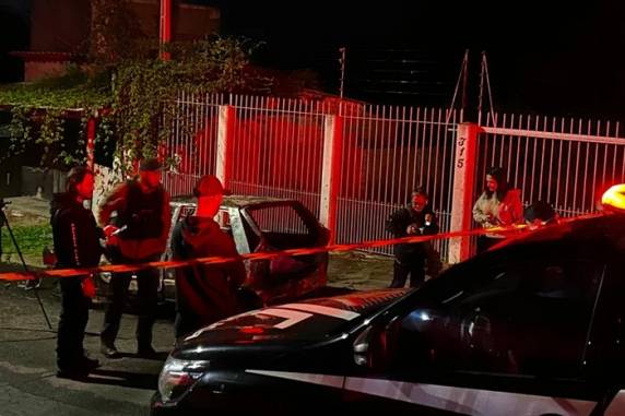 Equipe do Corpo de Bombeiros foi acionada para atender a ocorrência por volta da meia noite desta segunda-feira (26)