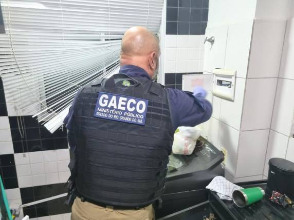 GAECO/MPRS deflagra operação contra criminoso que usa nome de autoridades para aplicar golpe dos nudes - foto 5