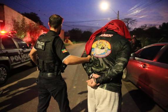 Mulher suspeita de planejar morte da mãe e executar irmão em Porto Alegre é alvo de operação - foto 3