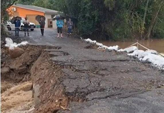 Chuvarada causa elevação de rios, destelhamento de casas e transtornos em municípios do RS - foto 3