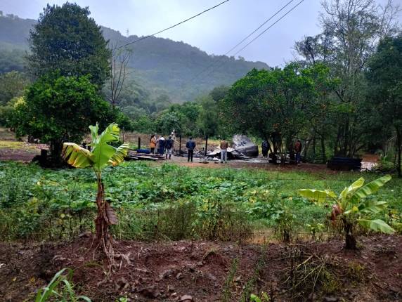 Corpo de Vilmar Correa Viana, de 45 anos, foi encontrado no local onde ficava a cama