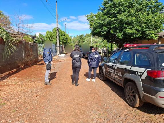 A Brigada Militar realiza buscas na região para tentar localizar o responsável. A motivação do conflito ainda está sendo apurada.