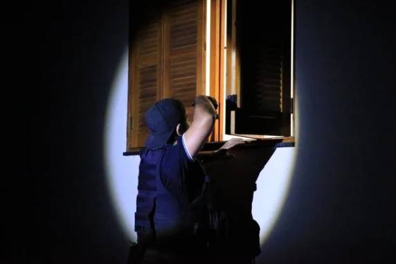 Polícia mira grupo suspeito de extorsão e lavagem de dinheiro; empresa do ramo de joias, pedras preciosas e ouro é alvo - foto 2