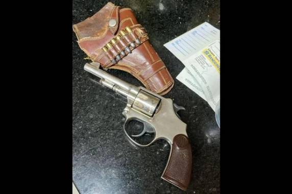 Polícia mira grupo suspeito de extorsão e lavagem de dinheiro; empresa do ramo de joias, pedras preciosas e ouro é alvo - foto 3
