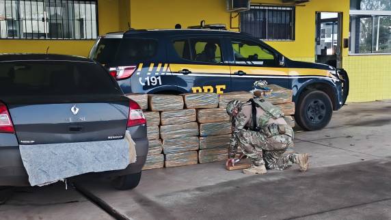 Mais de 450 kg de maconha são apreendidos na BR-282 em Xanxerê - foto 3