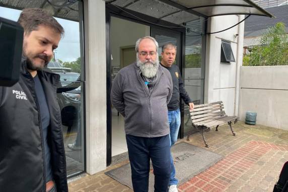 Investigado por lavagem de dinheiro em operação, ele estava em casa quando foi detido nesta quinta-feira, por volta das 8h