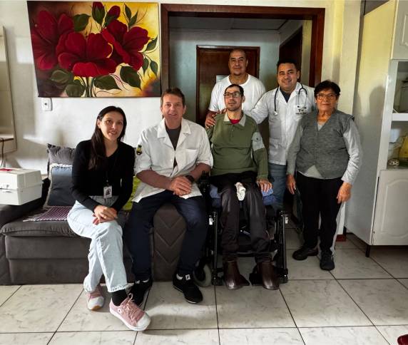 O programa é destinado a pessoas de todas as idades que, por diferentes condições de saúde, reuniões de atendimento em casa