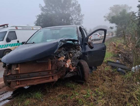 Colisão frontal deixa três pessoas feridas na RS-522 - foto 2