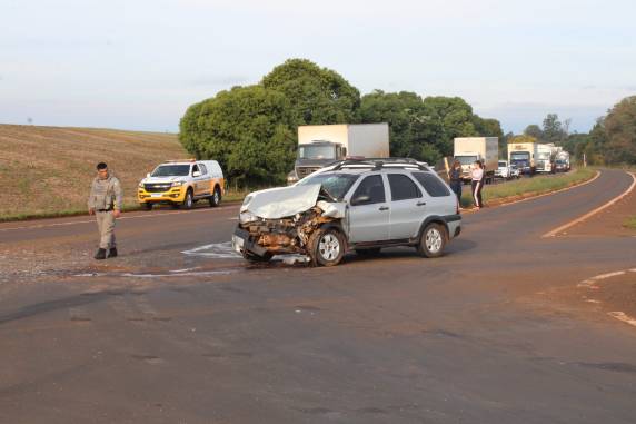 Colisão entre dois veículos é registrada no trevo da BR-468 com a ERS-210, em Esquina Boa Vista - foto 2