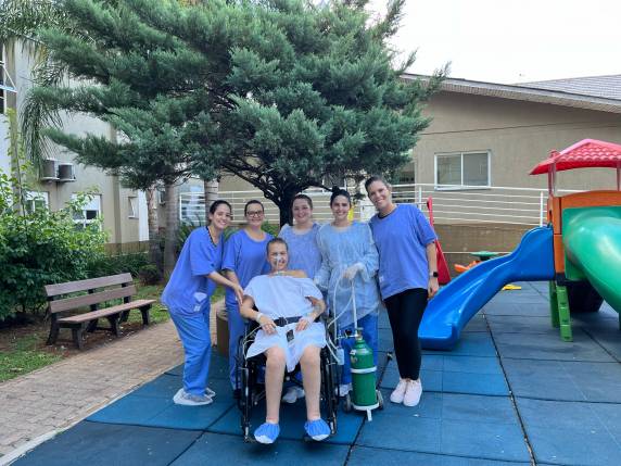 Com um olhar atento às necessidades de cada paciente, a equipe do Hospital Vida & Saúde busca oferecer experiências que vão além do tratamento com protocolos e medicamentos, mas que olha para o individual de cada paciente.